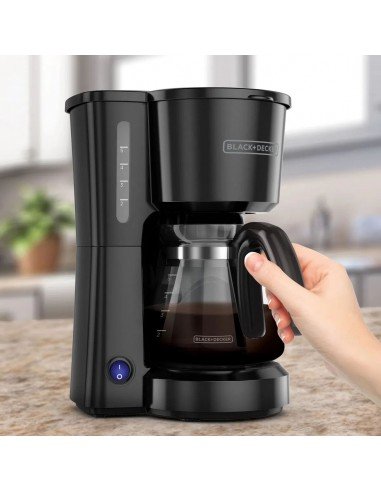 Cafetera Black + Decker con Jarra de Vidrio para 12 Tazas y Filtro  Permanente, CM0941B